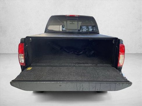 Used 2015 Nissan Frontier SV image 7