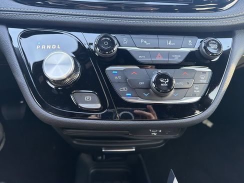 New 2026 Chrysler Pacifica Select FWD image 17