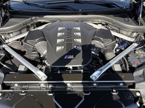 Used 2025 BMW X7 M60i image 29