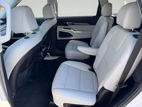 Used 2022 Kia Telluride S AWD/4WD image 35