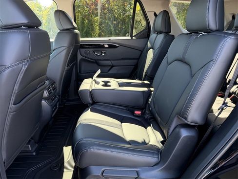 New 2025 Honda Pilot Touring image 12