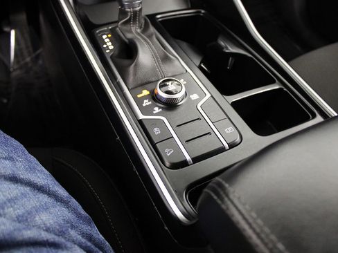 Used 2023 Kia Sorento LX image 10