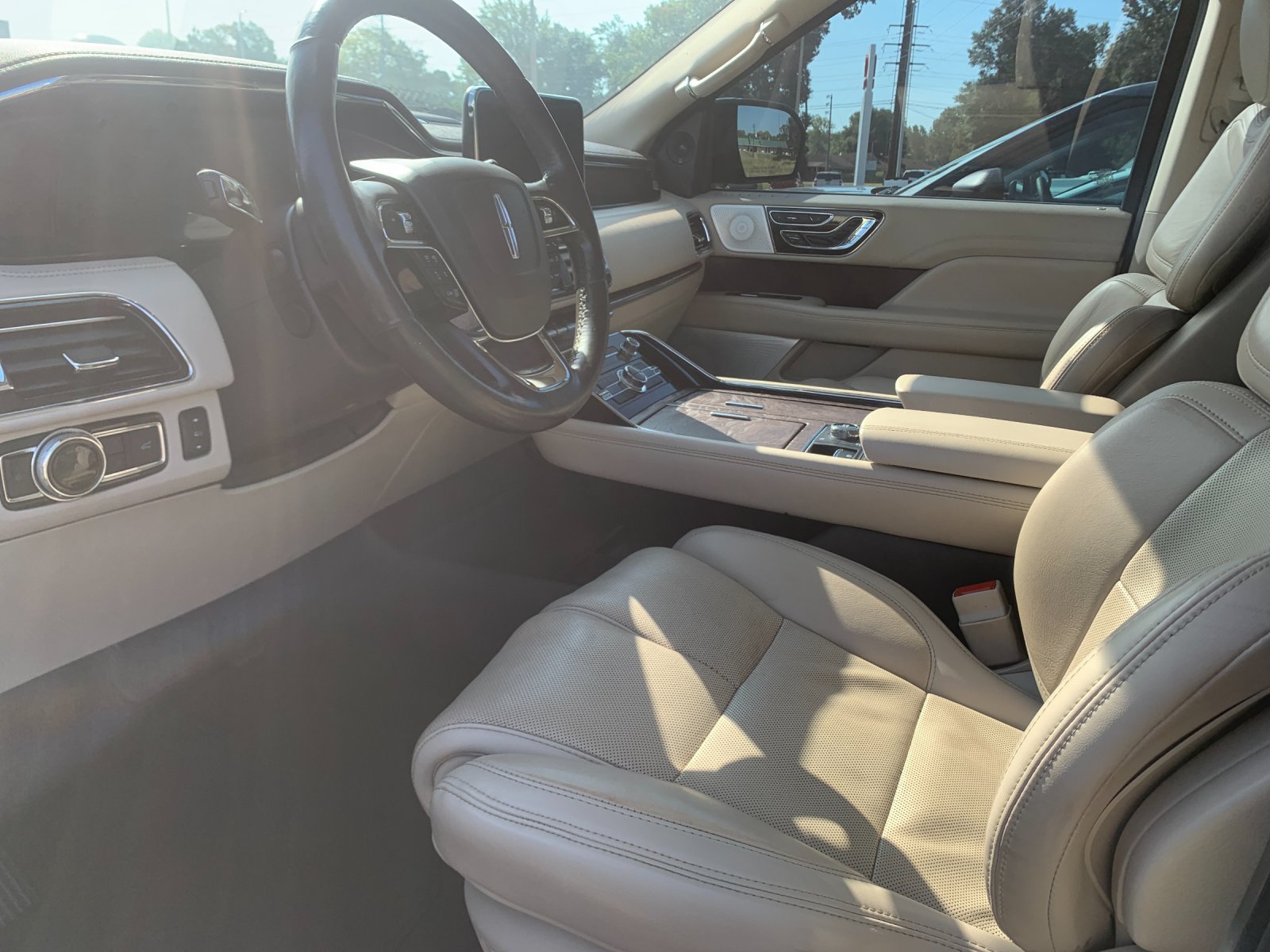 Used 2021 Lincoln Navigator Reserve w/ Luxury Package AWD/4WD image 12