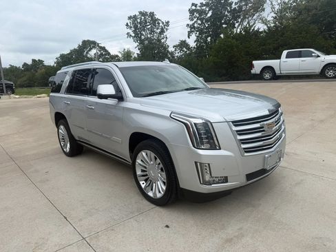 Used 2016 Cadillac Escalade Platinum AWD/4WD image 3