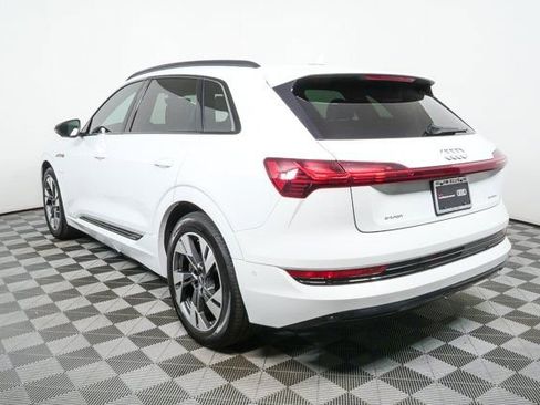Certified 2022 Audi e-tron Premium image 31