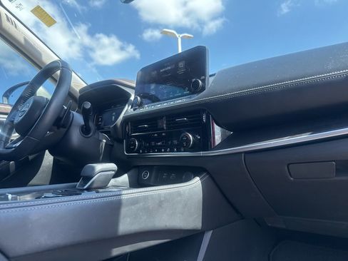 Certified 2022 Nissan Rogue Platinum w/ Head-Up Display Package image 24