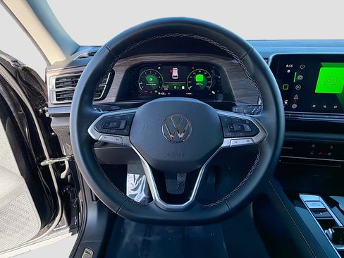 Used 2025 Volkswagen Atlas SEL image 40