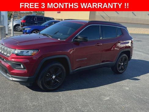 Used 2022 Jeep Compass Latitude w/ Sun and Sound Group AWD/4WD image 4