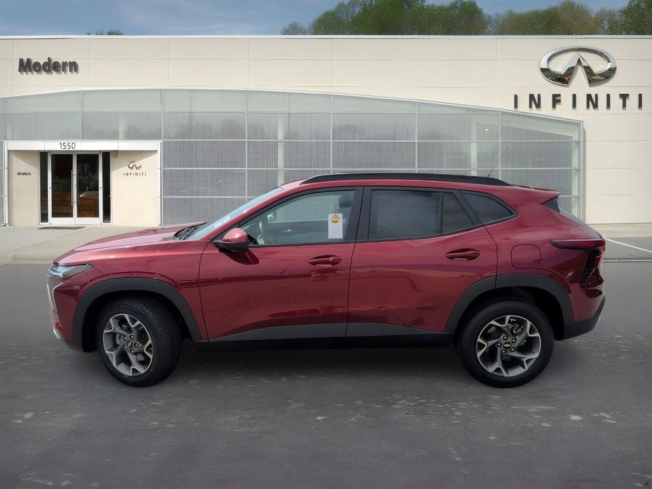 Used 2025 Chevrolet Trax LT w/ LT Convenience Package FWD image 6