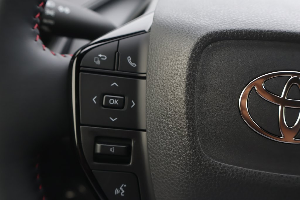 Used 2026 Toyota Prius Plug-In Hybrid FWD image 20