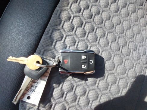 Used 2016 Chevrolet Colorado Z71 AWD/4WD image 37