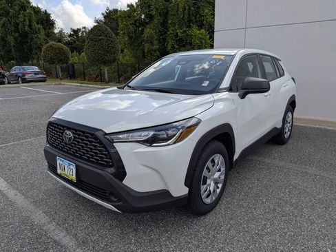 Certified 2023 Toyota Corolla Cross L AWD/4WD image 2