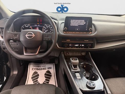 Used 2025 Nissan Rogue SV image 10