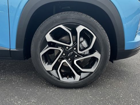 New 2025 Chevrolet Trax RS w/ Sunroof Package image 34