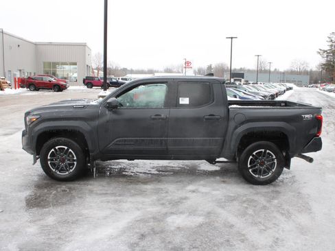 Used 2024 Toyota Tacoma TRD Sport image 5