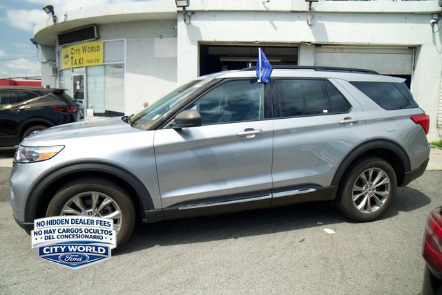 Certified 2022 Ford Explorer XLT w/ Equipment Group 202A AWD/4WD image 5