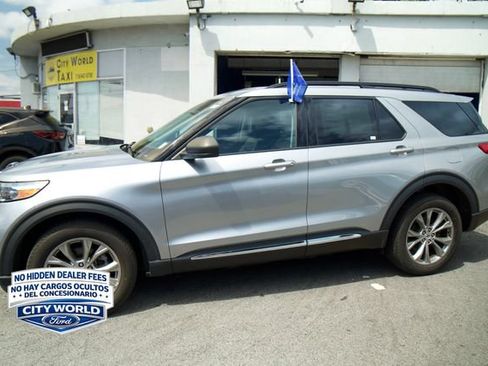 Certified 2022 Ford Explorer XLT w/ Equipment Group 202A AWD/4WD image 5