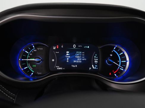 Used 2024 Chrysler Pacifica Limited FWD image 29