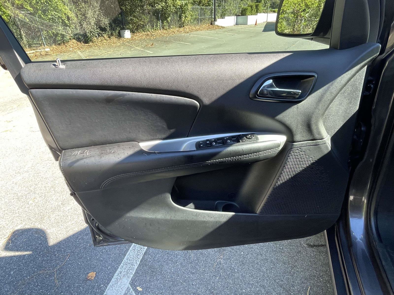 Used 2020 Dodge Journey SE w/ Blacktop Package FWD image 17
