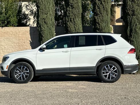 Used 2021 Volkswagen Tiguan SE w/ Panoramic Sunroof Package image 7