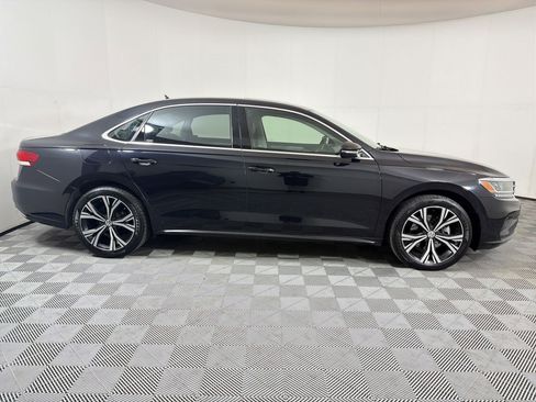 Used 2022 Volkswagen Passat 2.0T SE FWD image 8