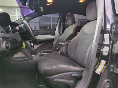 Used 2015 Dodge Dart SXT image 17