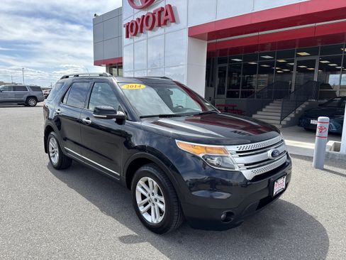 Used 2014 Ford Explorer XLT w/ Equipment Group 202A AWD/4WD image 1