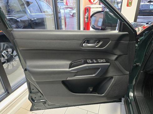 Used 2023 Nissan Pathfinder SL AWD/4WD image 16