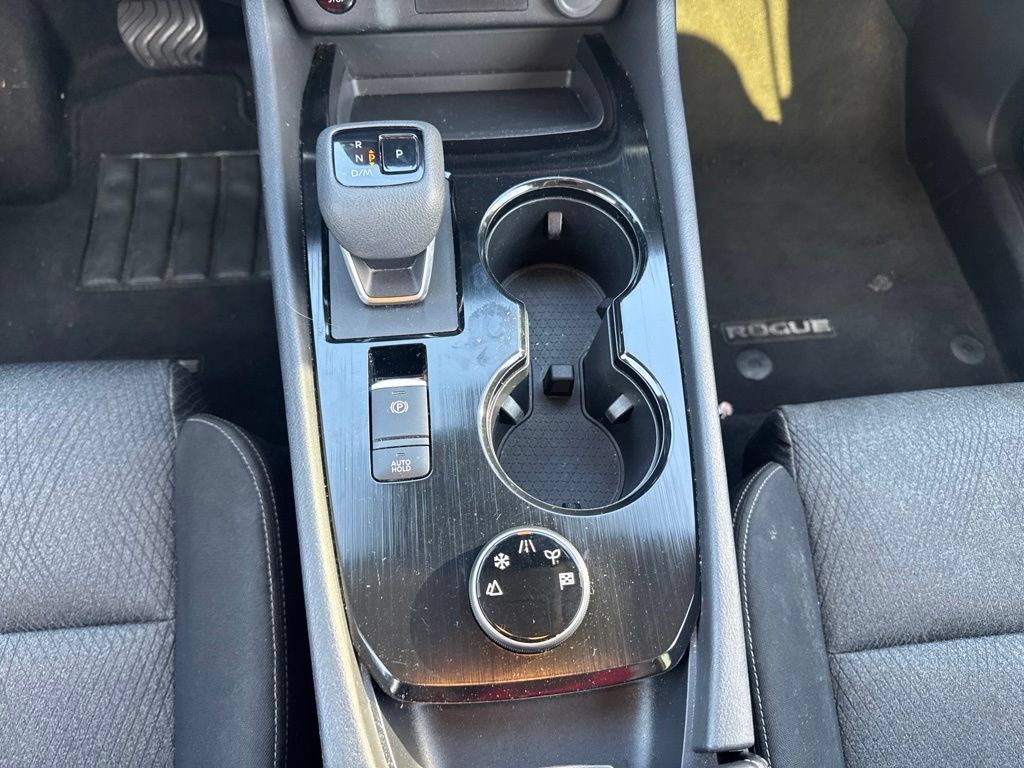 Used 2025 Nissan Rogue SV AWD/4WD image 19