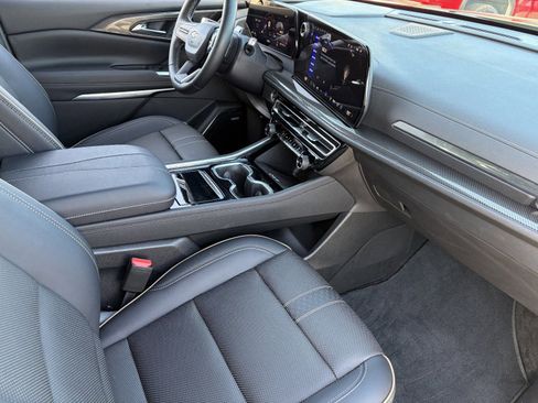 Certified 2025 Chevrolet Traverse High Country FWD image 13