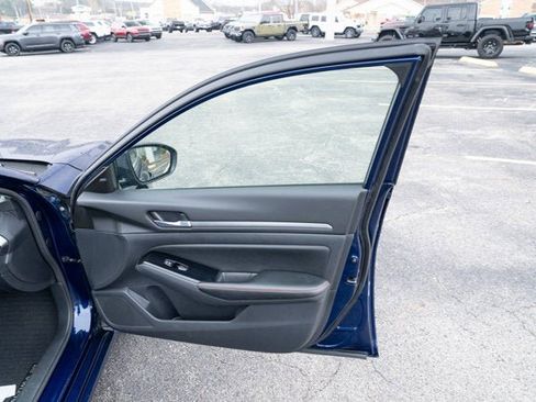 Used 2024 Nissan Altima 2.5 SR image 14