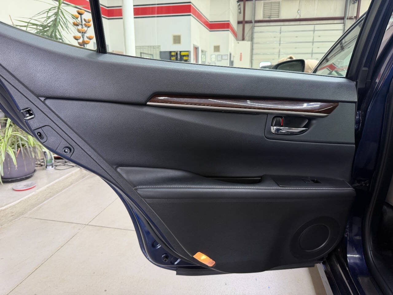 Used 2013 Lexus ES 350 w/ Luxury Pkg FWD image 12