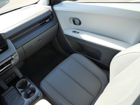 Certified 2025 Hyundai Ioniq 5 SEL image 11