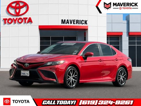 Used 2021 Toyota Camry SE FWD image 1