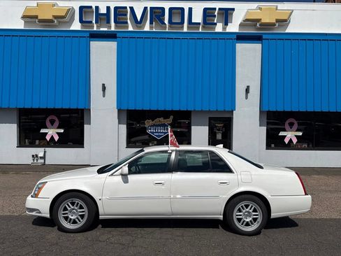 Used 2010 Cadillac DTS FWD image 20
