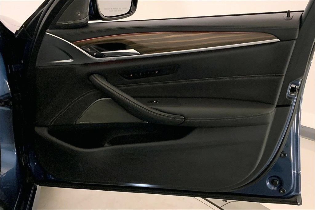 Certified 2023 BMW M550i xDrive AWD/4WD image 25