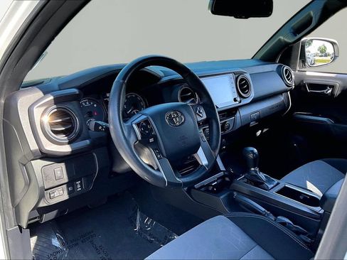 Used 2023 Toyota Tacoma TRD Off-Road w/ Technology Package AWD/4WD image 14