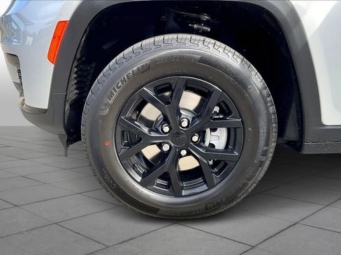 New 2025 Jeep Grand Cherokee L Altitude image 11