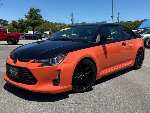 Used 2015 Scion tC FWD image 2