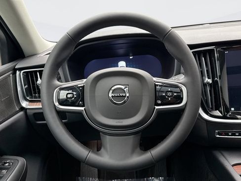 Used 2025 Volvo S60 B5 Plus image 12