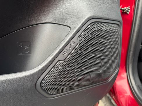 Used 2019 Toyota RAV4 LE image 48