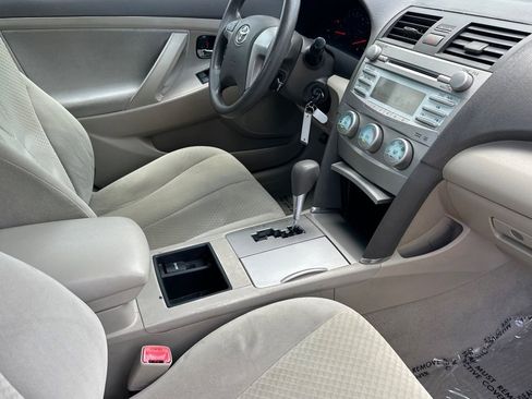 Used 2009 Toyota Camry LE FWD image 15