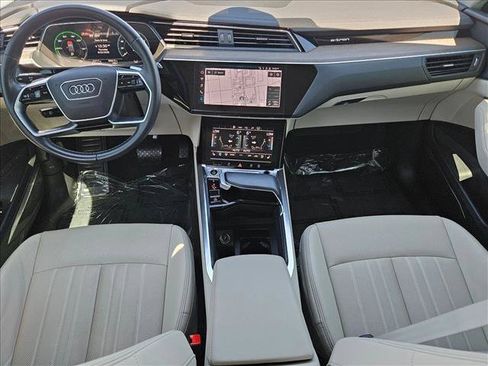 Used 2024 Audi Q8 e-tron Premium Plus w/ Premium Plus Package AWD/4WD image 18