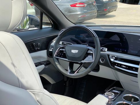 Used 2024 Cadillac Lyriq Luxury image 11