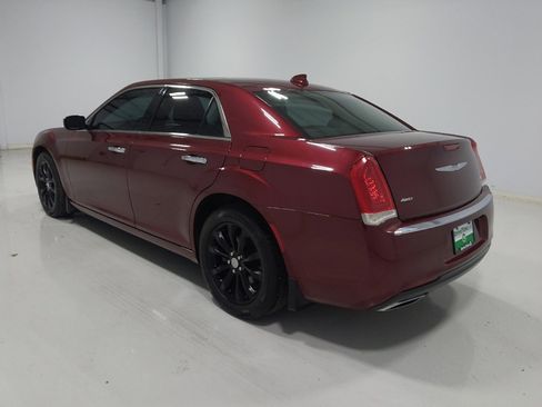 Used 2017 Chrysler 300 C image 5