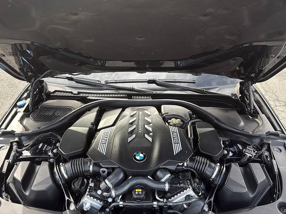 Used 2021 BMW M550i xDrive w/ Dynamic Handling Package AWD/4WD image 21