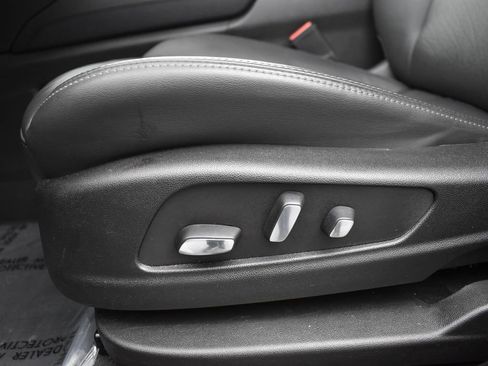 Used 2023 Cadillac XT6 Sport w/ Technology Package image 11