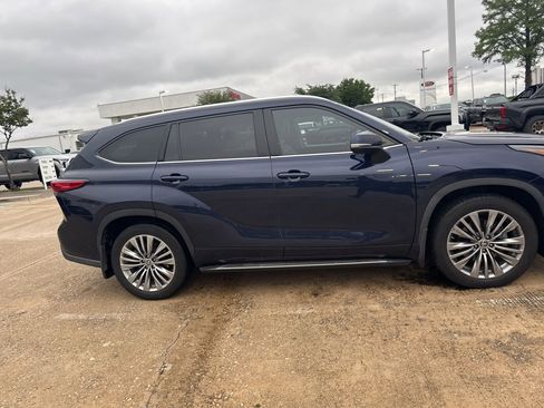 Used 2021 Toyota Highlander Platinum image 3