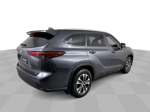 Used 2023 Toyota Highlander XLE AWD/4WD image 8