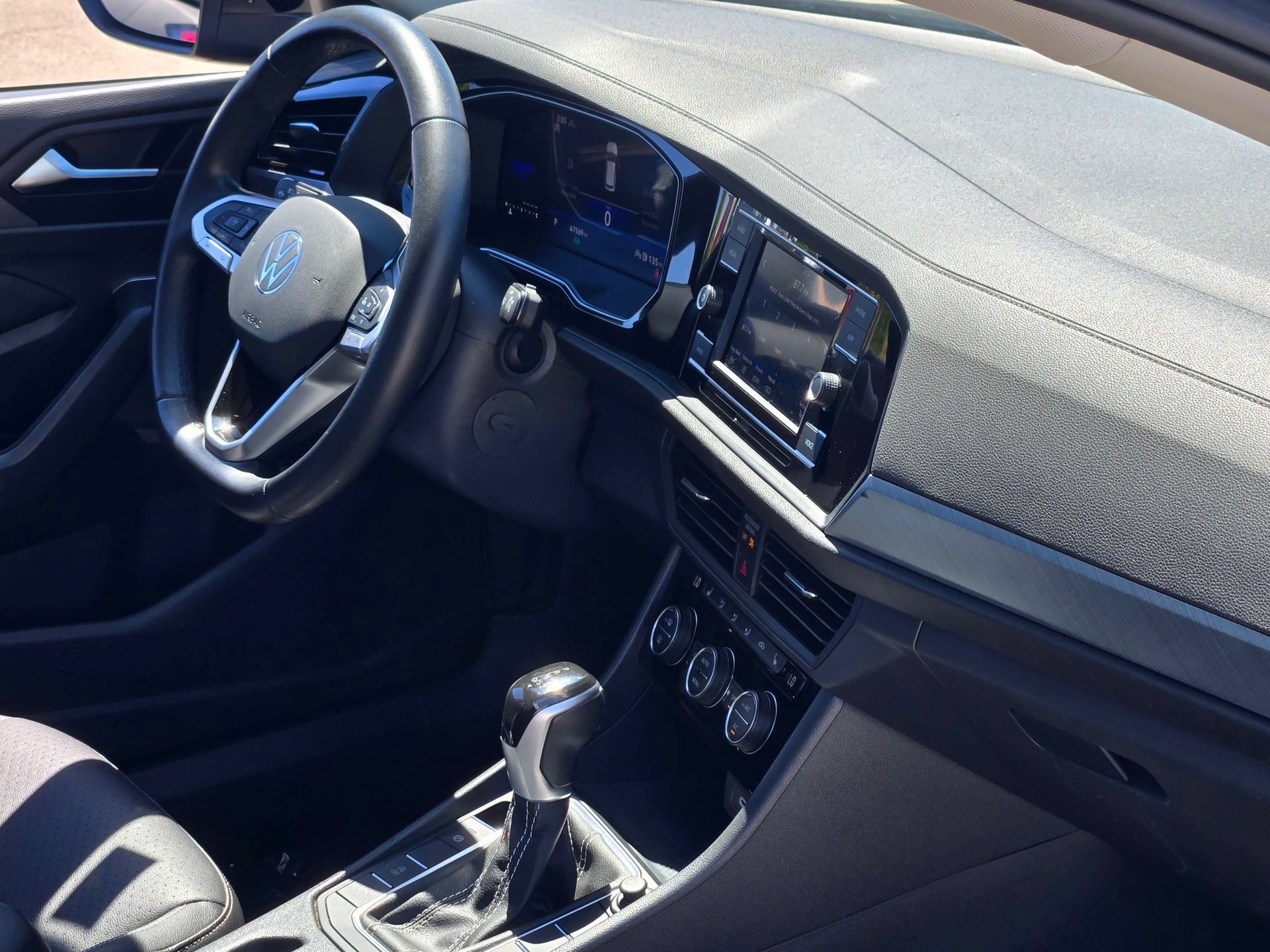 Used 2024 Volkswagen Jetta SE FWD image 9